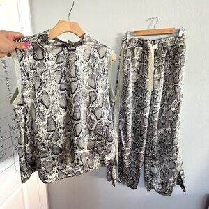 Snake-Print Women's Two Piece set - sleeveless tank and Wide Leg draws pants